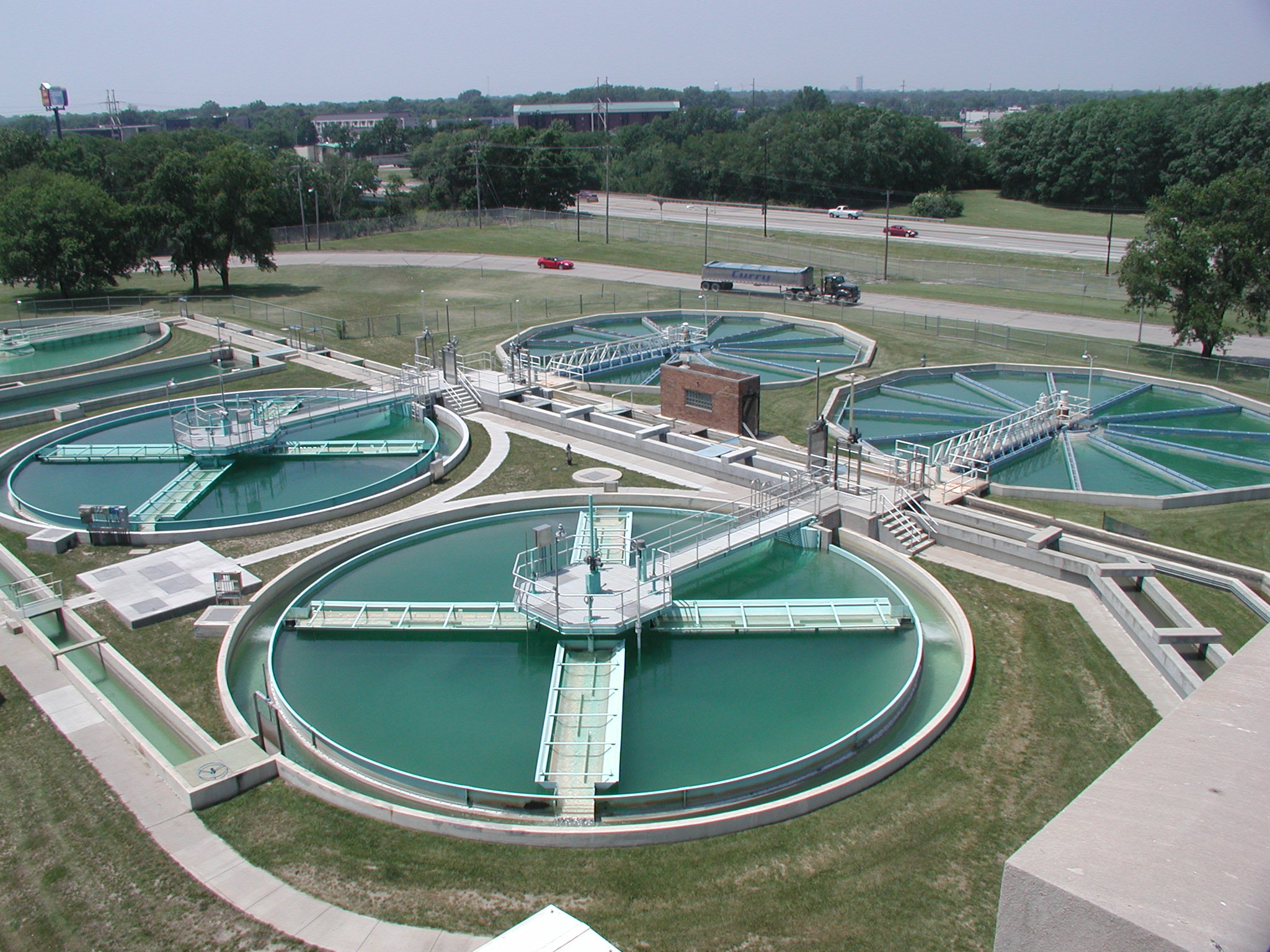 Очистка сточных завод. Wastewater treatment Plant. Водоочистные сооружения Бенидорма. Очистные сооружения Конаково. Клин очистные сооружения.